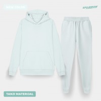 Hoodie and Slim Fit Sweatpants – Men (lighter material)